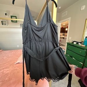 SHEIN LUNE Plus Scallop Trim Belted Romper